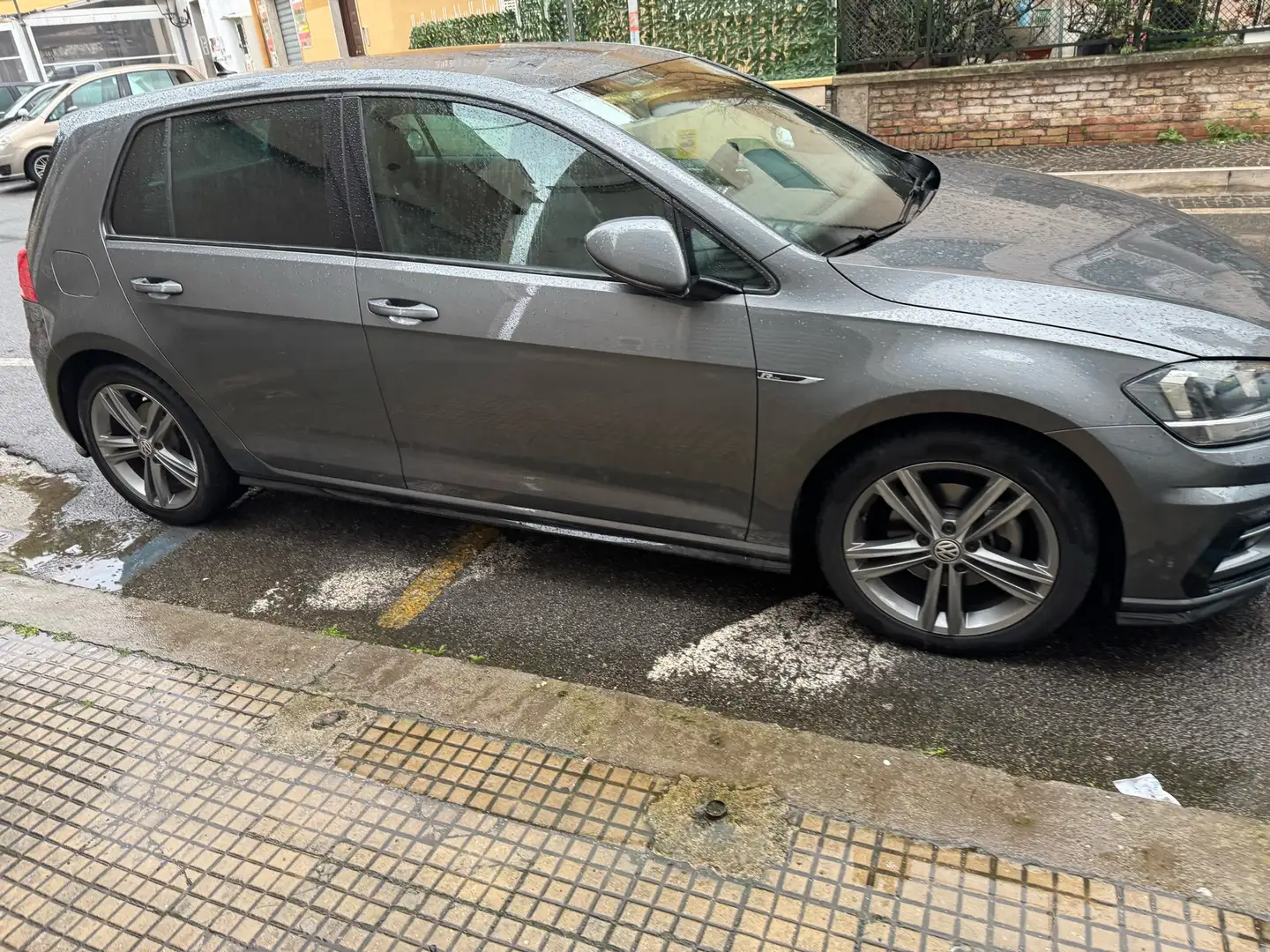 Volkswagen Golf R r-line - 2