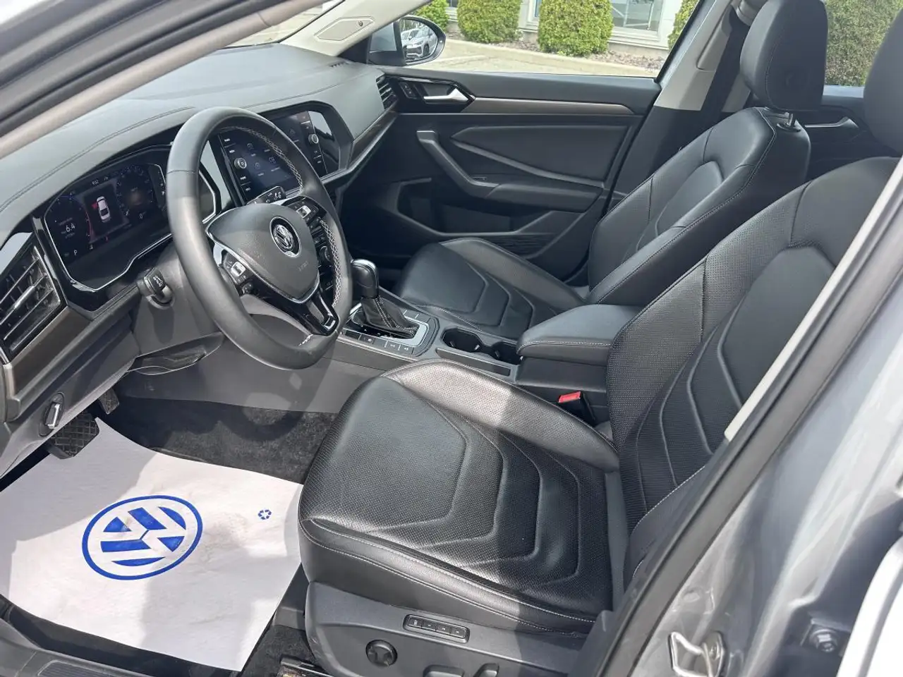 Volkswagen Jetta снимка Volkswagen Jetta