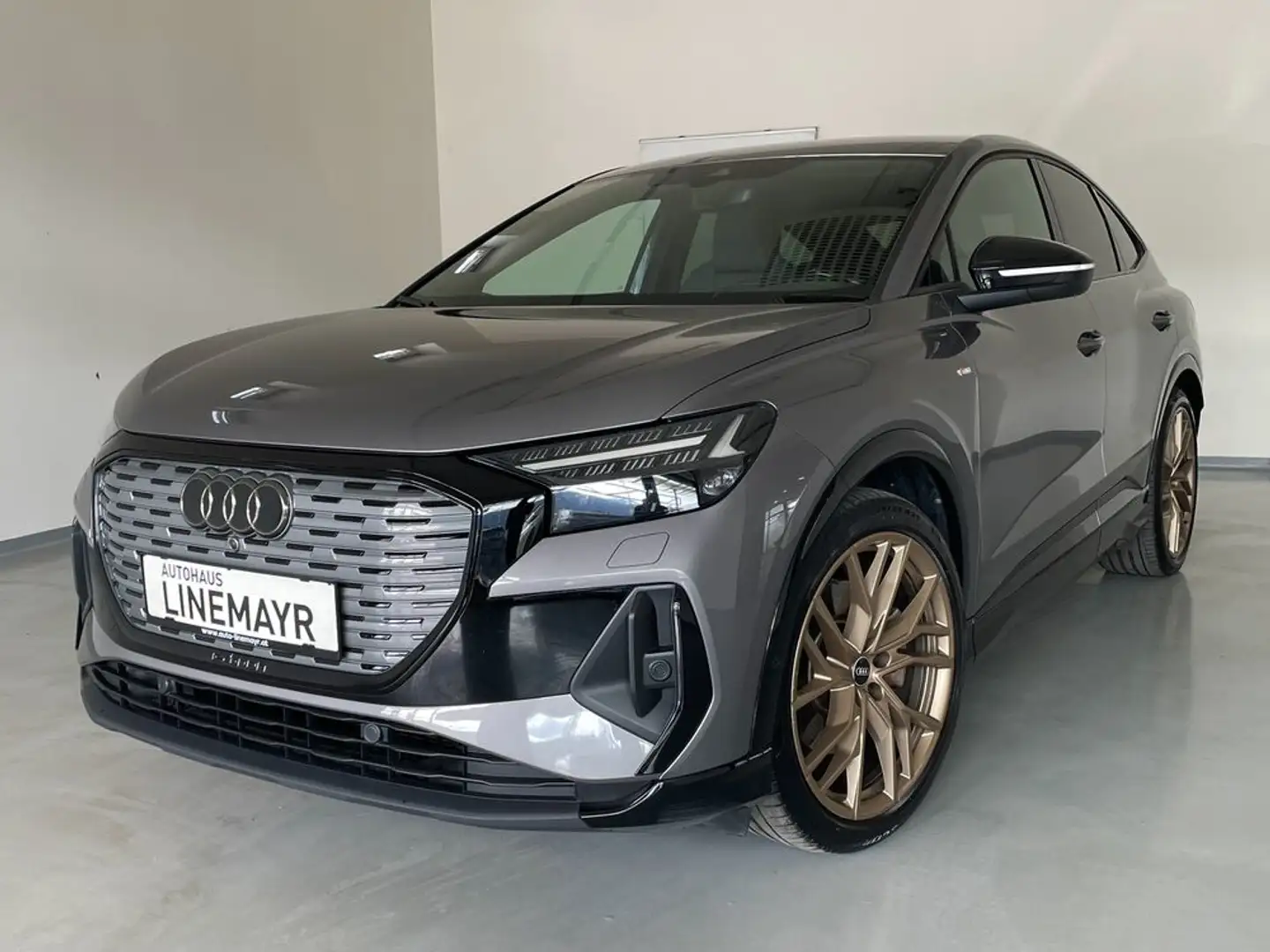 Audi Q4 e-tron Q4  40 e-tron S-line, AHK  Edition One Paket Grau - 1