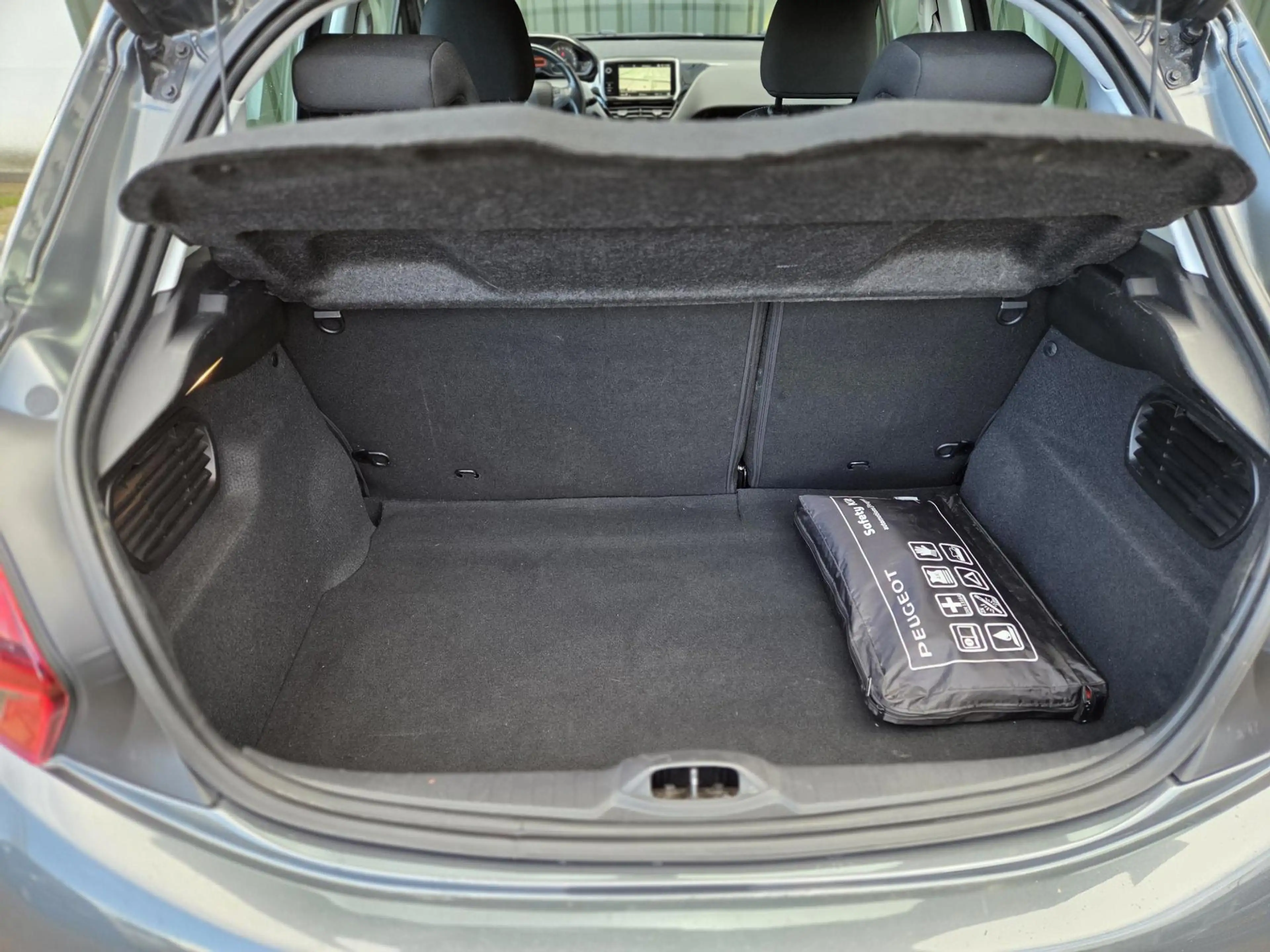 Peugeot 208 1.6 BlueHDi Allure dealer onderhoud — photo 13