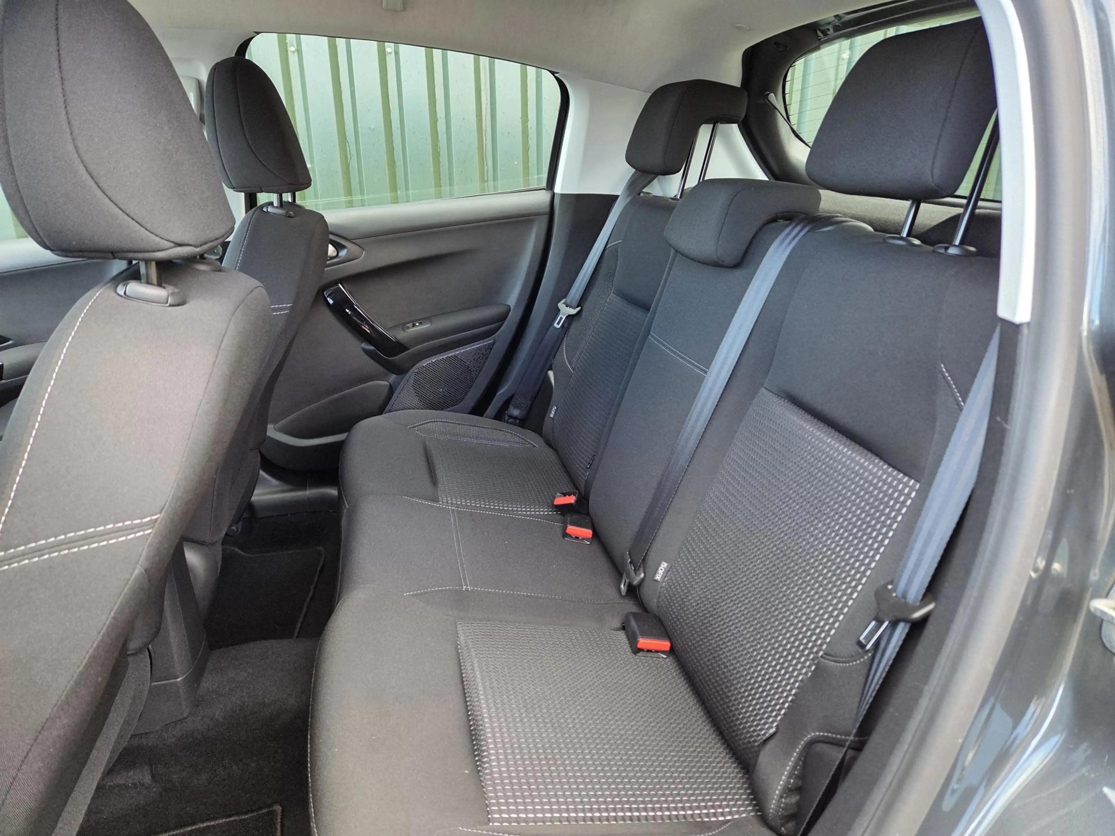 Peugeot 208 1.6 BlueHDi Allure dealer onderhoud — photo 12