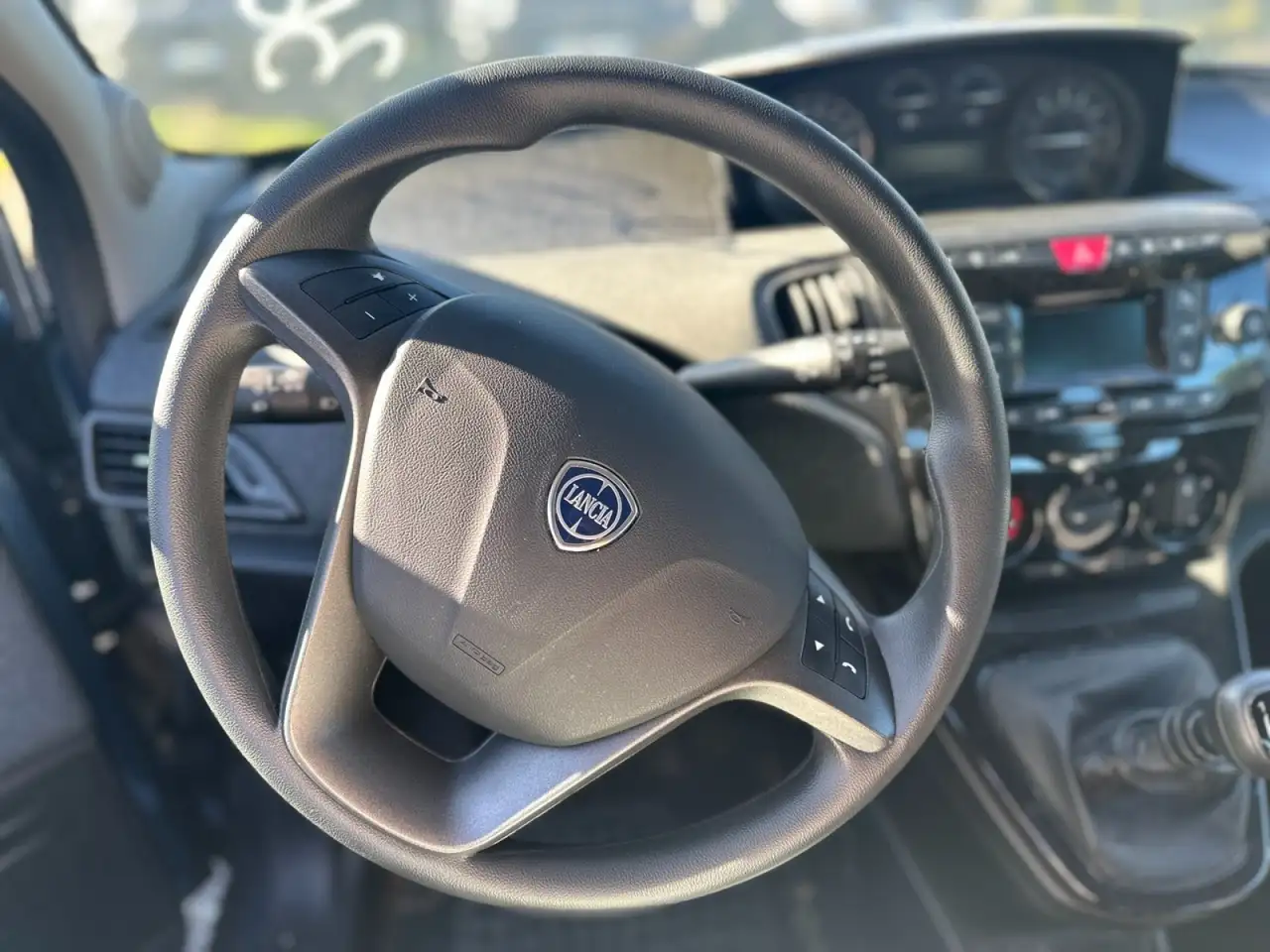 Lancia Ypsilon 2023 — фото 13