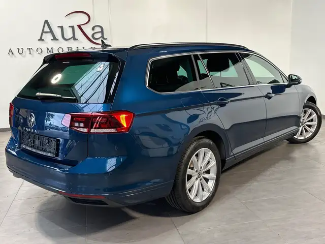 Volkswagen Passat view 4