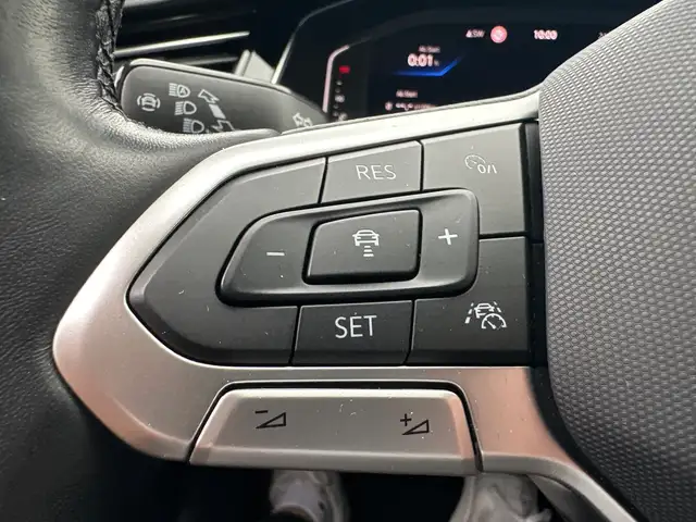 Volkswagen Passat view 14