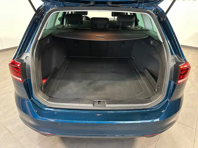 Volkswagen Passat view 8