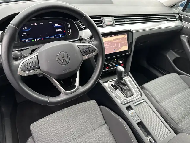 Volkswagen Passat view 9