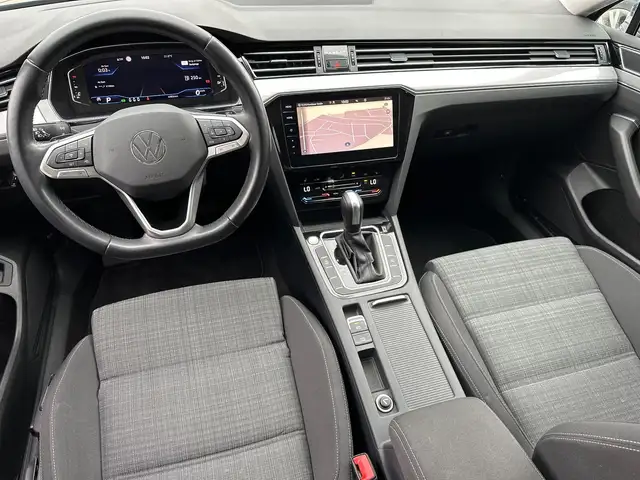 Volkswagen Passat view 13