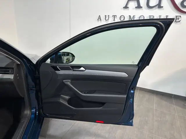 Volkswagen Passat view 7