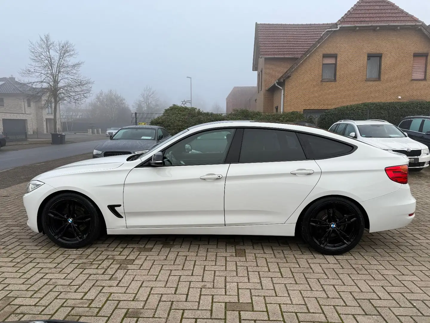 BMW 330 d GT, Aut., Leder, Navi, Xenon, Service neu Weiß - 2