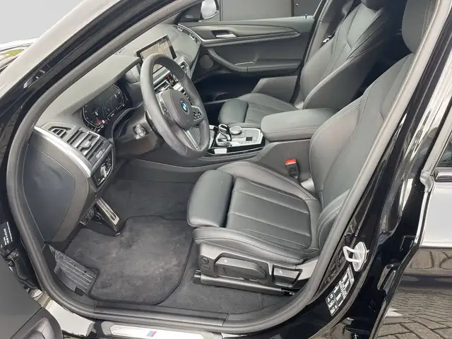 BMW X4 view 5