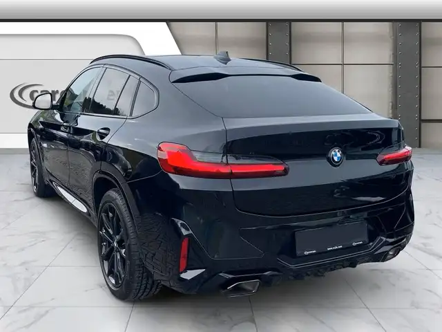 BMW X4 view 3