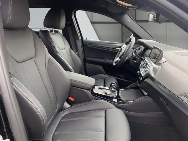 BMW X4 view 6