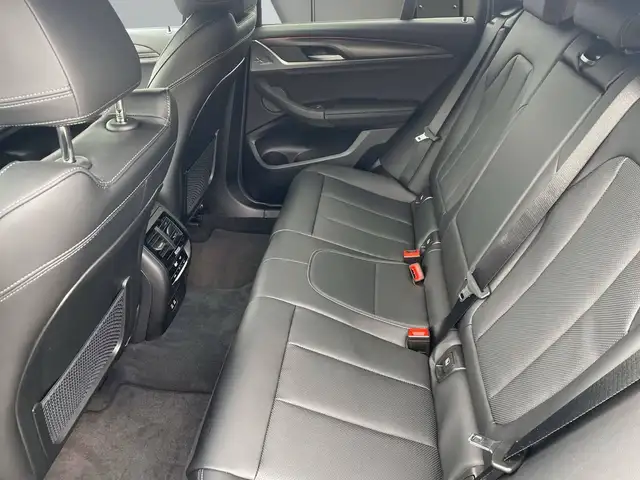 BMW X4 view 7