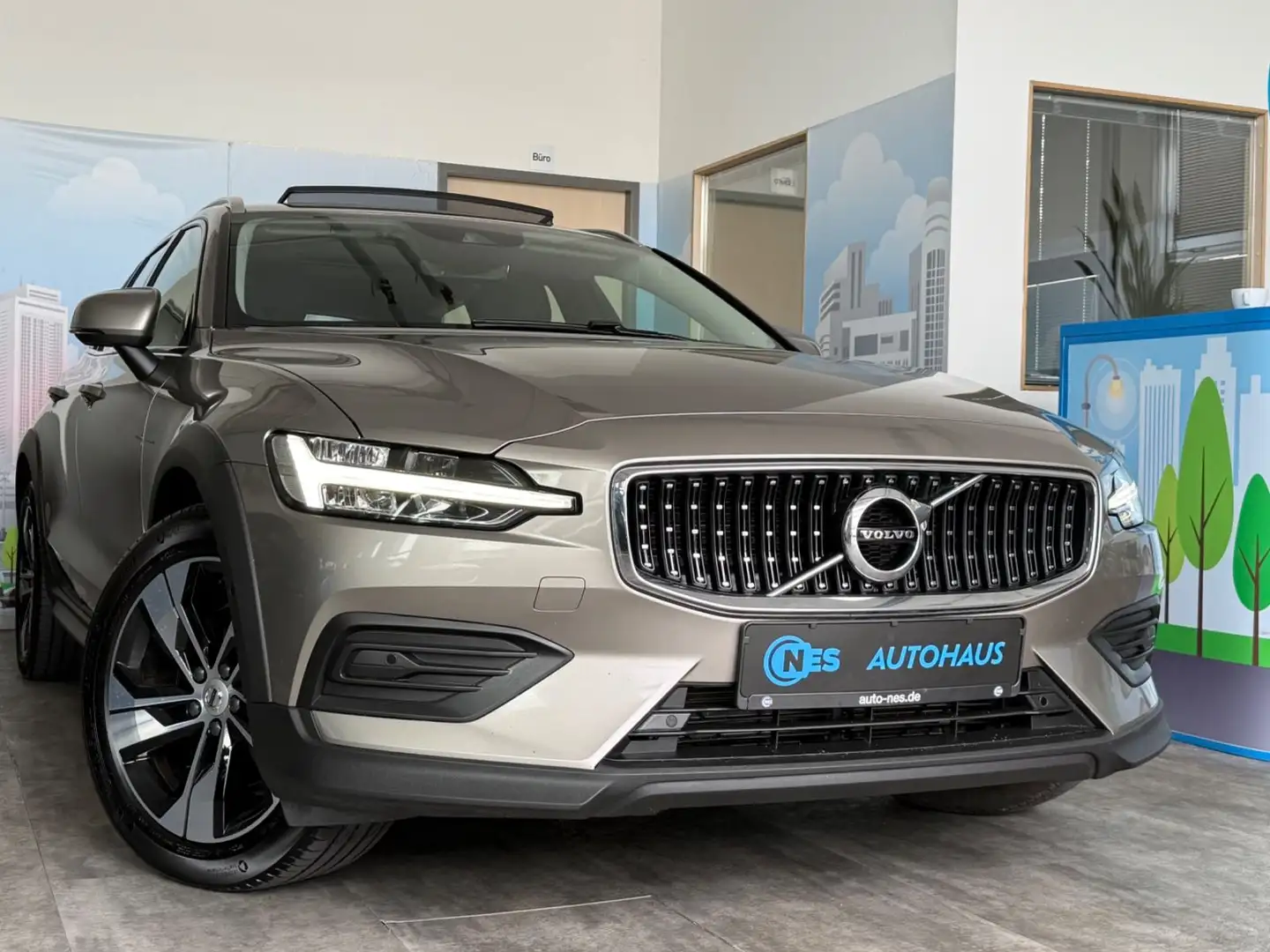 Volvo V60 Cross Country V60 CROSS COUNTRY PRO B4 AWD*PANO*B&W*BELÜFTUNG* Grau - 2