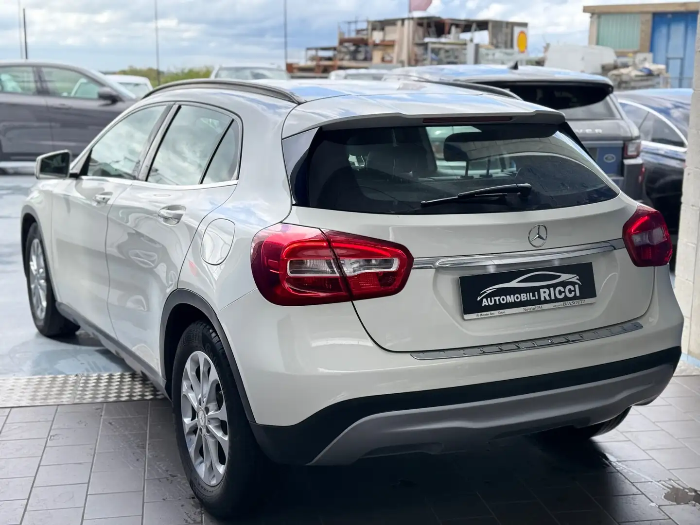 Mercedes-Benz GLA 180 GLA 180 d Automatic Business Bianco - 2