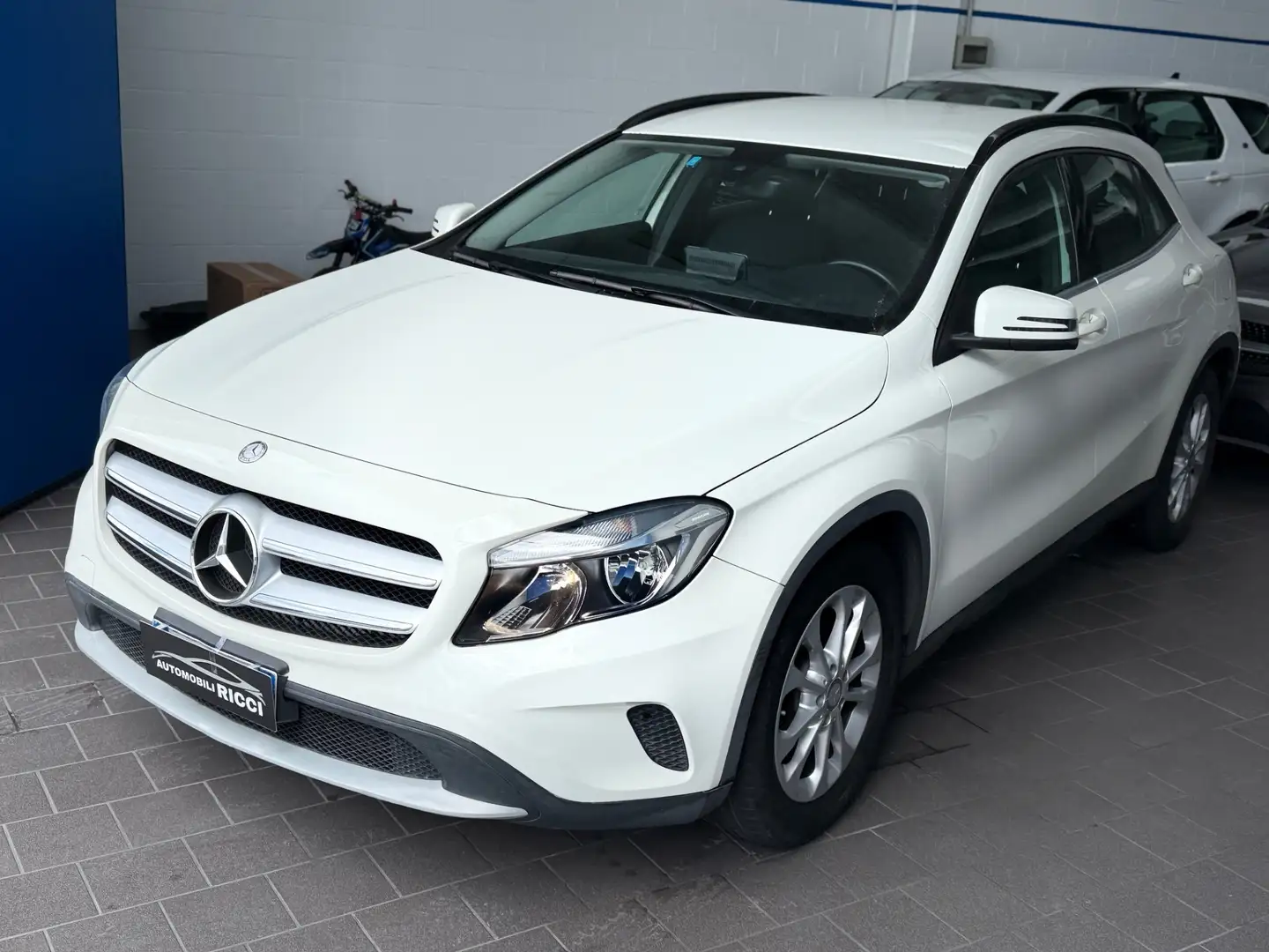 Mercedes-Benz GLA 180 GLA 180 d Automatic Business Bianco - 1