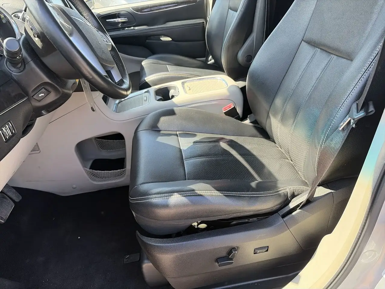 Chrysler Town & Country снимка Chrysler Town & Country
