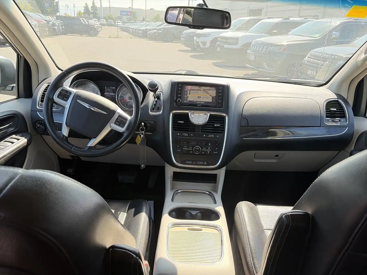 Chrysler Town & Country снимка Chrysler Town & Country