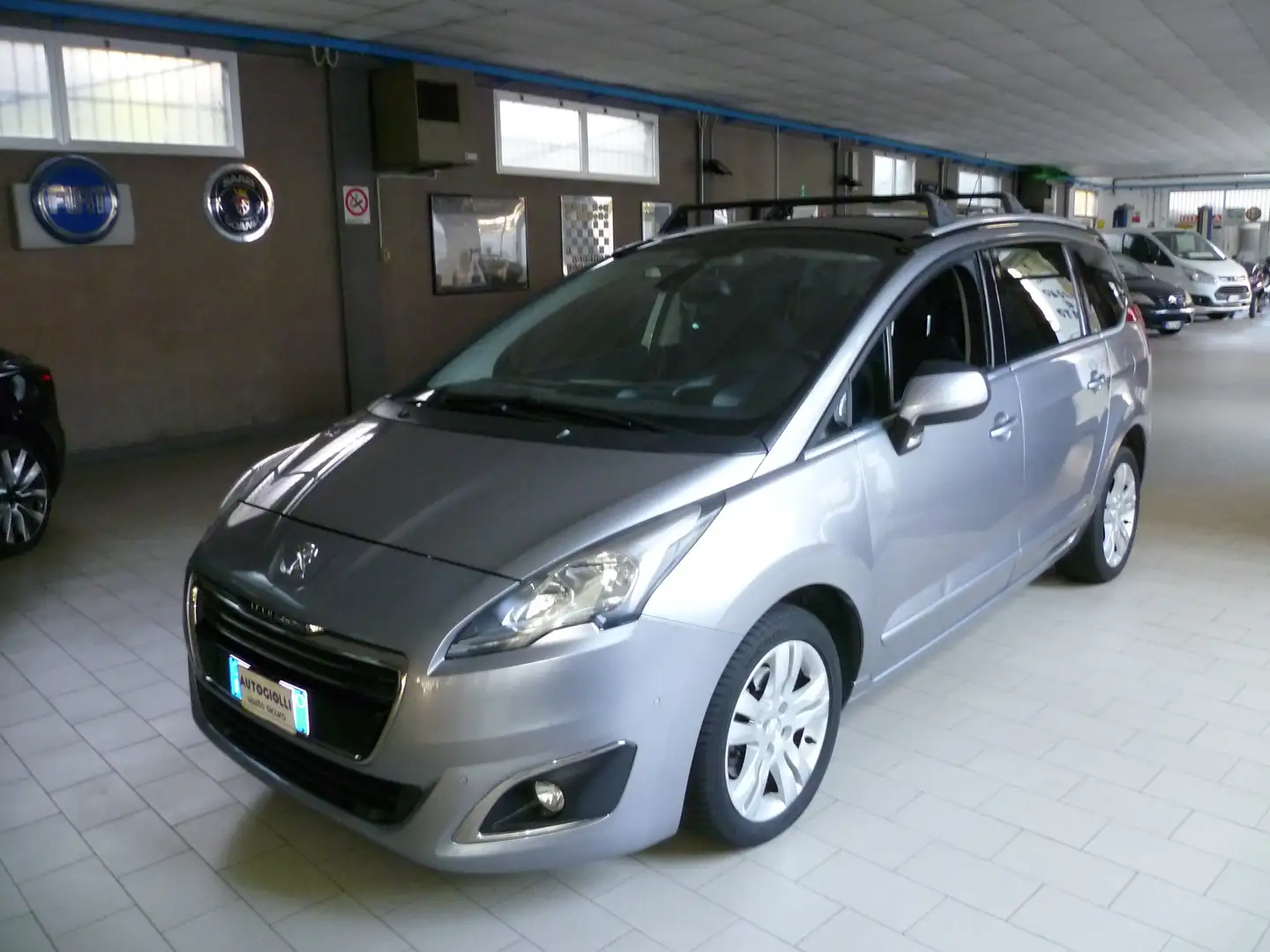 Peugeot 5008 1.6 bluehdi Business-Automatica -7 Posti Grigio - 2