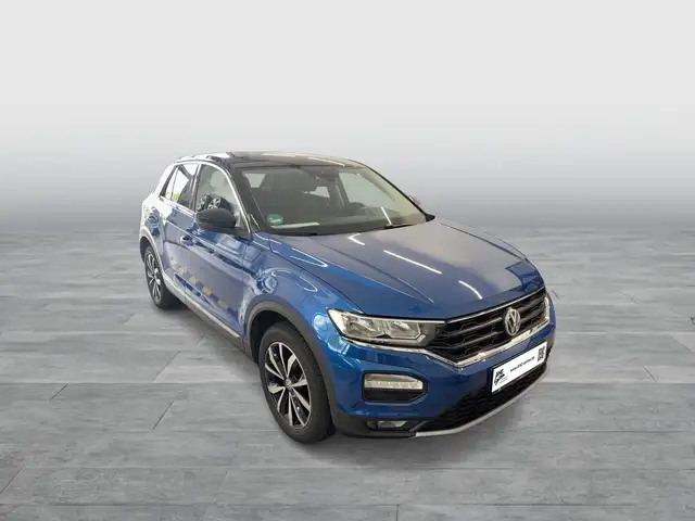 Volkswagen T-Roc view 2