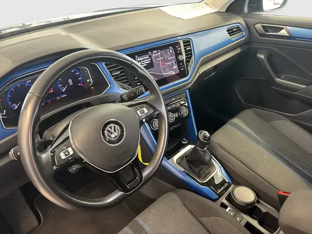 Volkswagen T-Roc view 11
