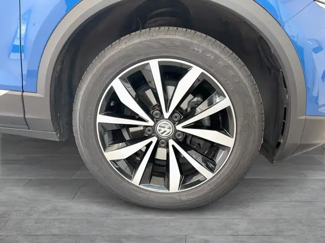Volkswagen T-Roc view 6