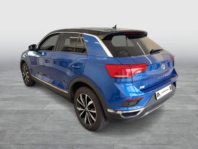 Volkswagen T-Roc view 3