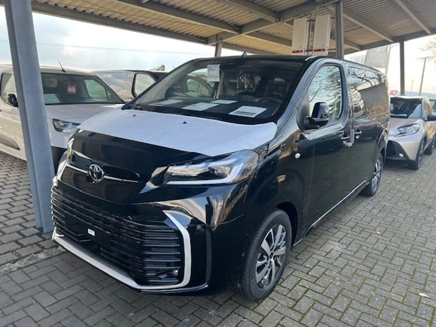 Toyota Proace 2,0-l-D-4D L1 (8-Si.) Autm. Verso Teamplayer *NAVI Noir - 1