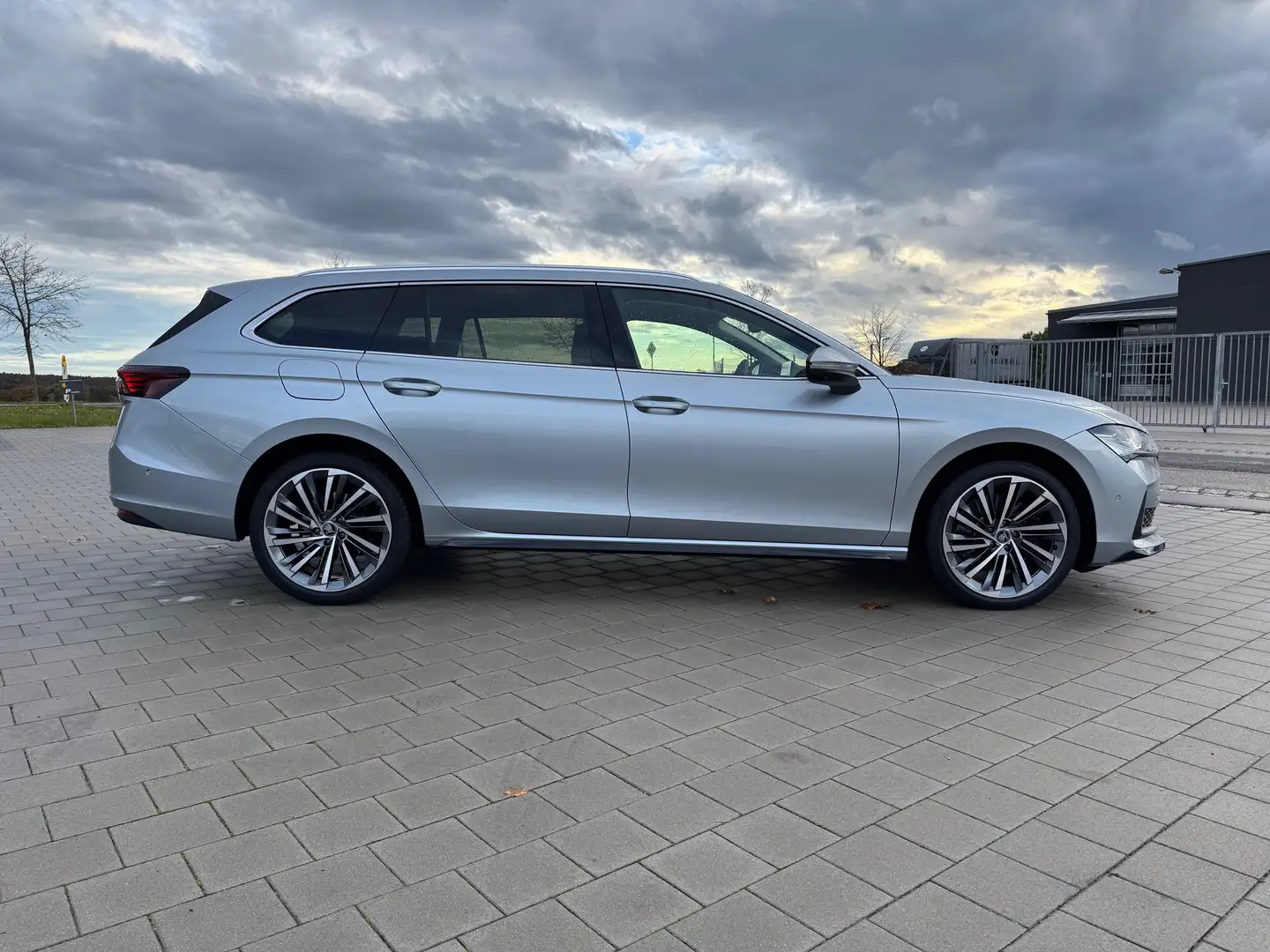 Skoda Superb 2.0 TDI 142kW 4x4 L Silber - 2