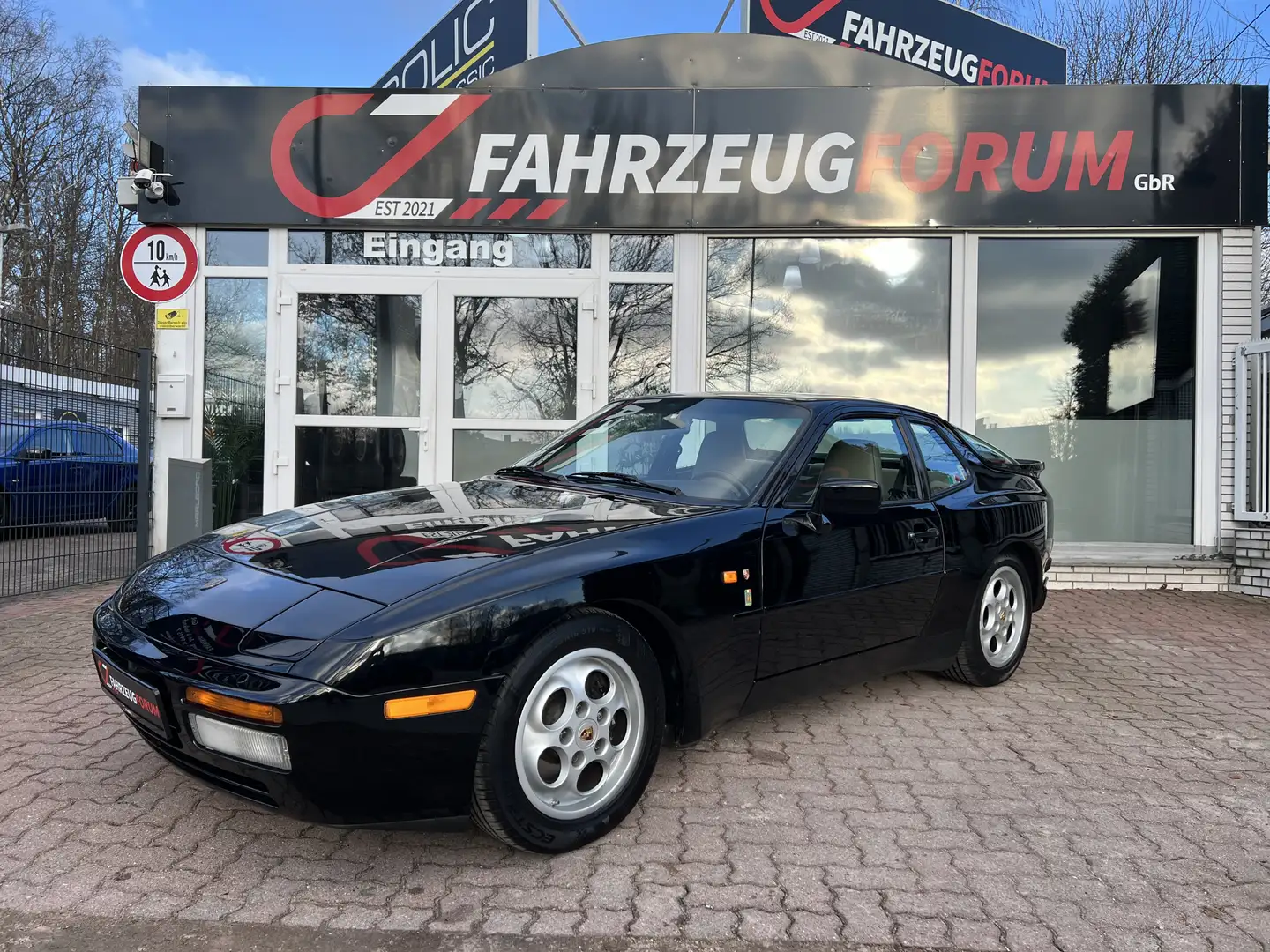 Porsche 944 Turbo Targa Schwarz - 1