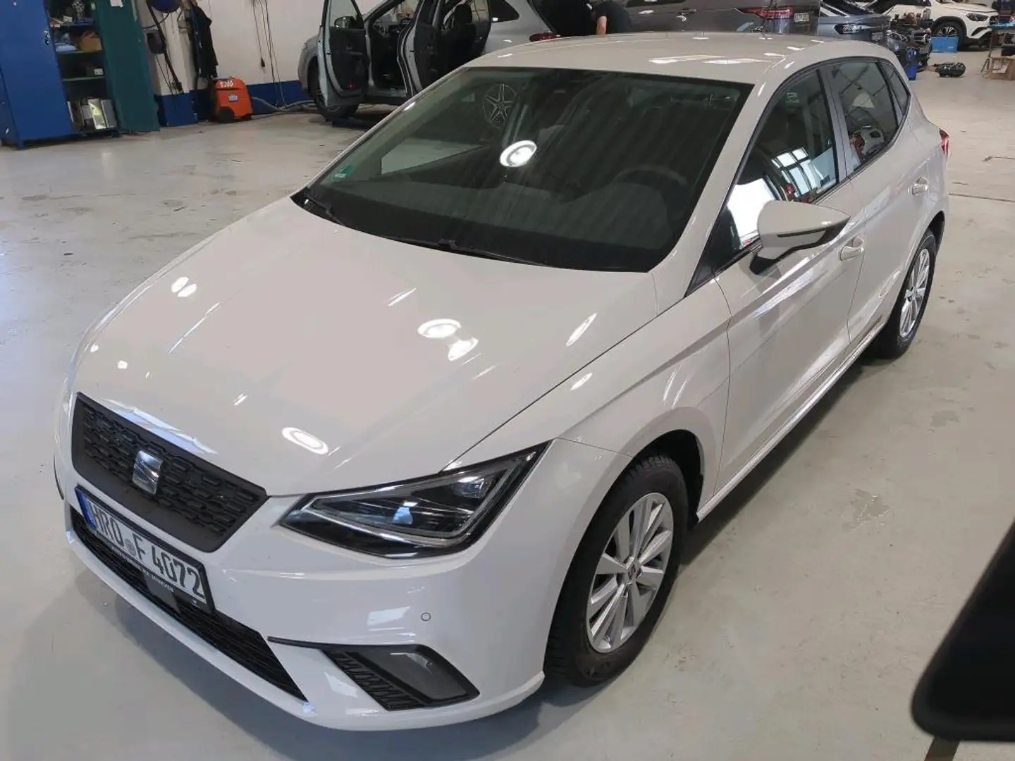SEAT Ibiza 1.0 MPI Style Navi RKam LED Lane PDC SHZ Weiß - 1