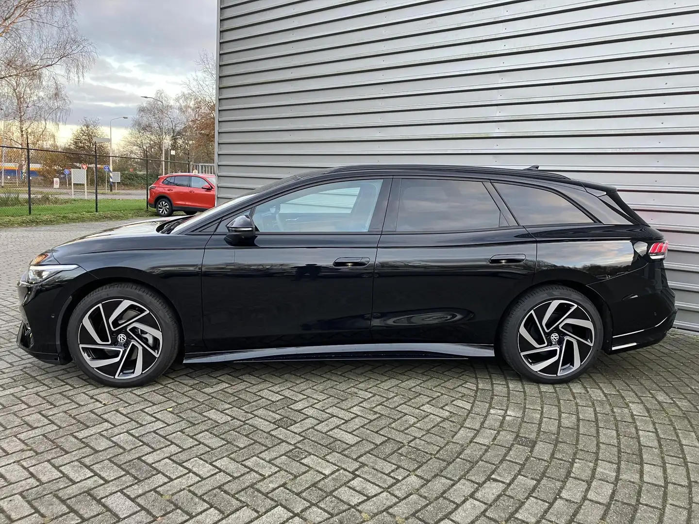 Volkswagen ID.7 Tourer Pro Business 77 kWh Zwart - 2