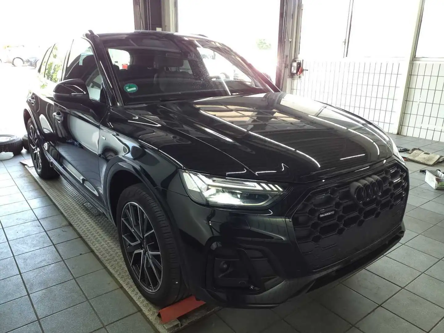 Audi Q5 S line  black 40 TDI qu. AHK*Assist*Matrix* Schwarz - 2