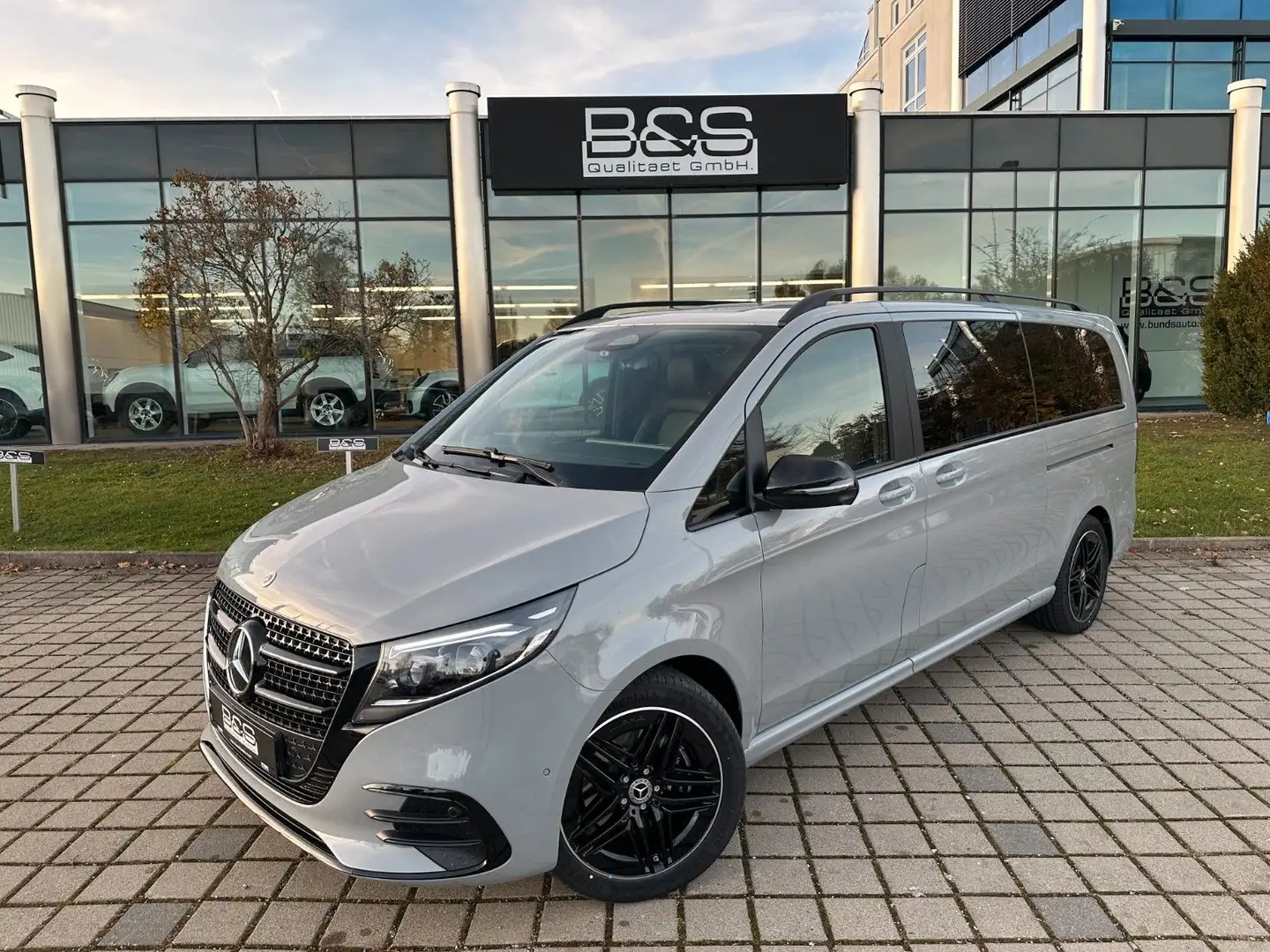 Mercedes-Benz V 300 V300d 4MATIC EXCLUSIVE extralang AMG DISTR,LUFT. Grijs - 2