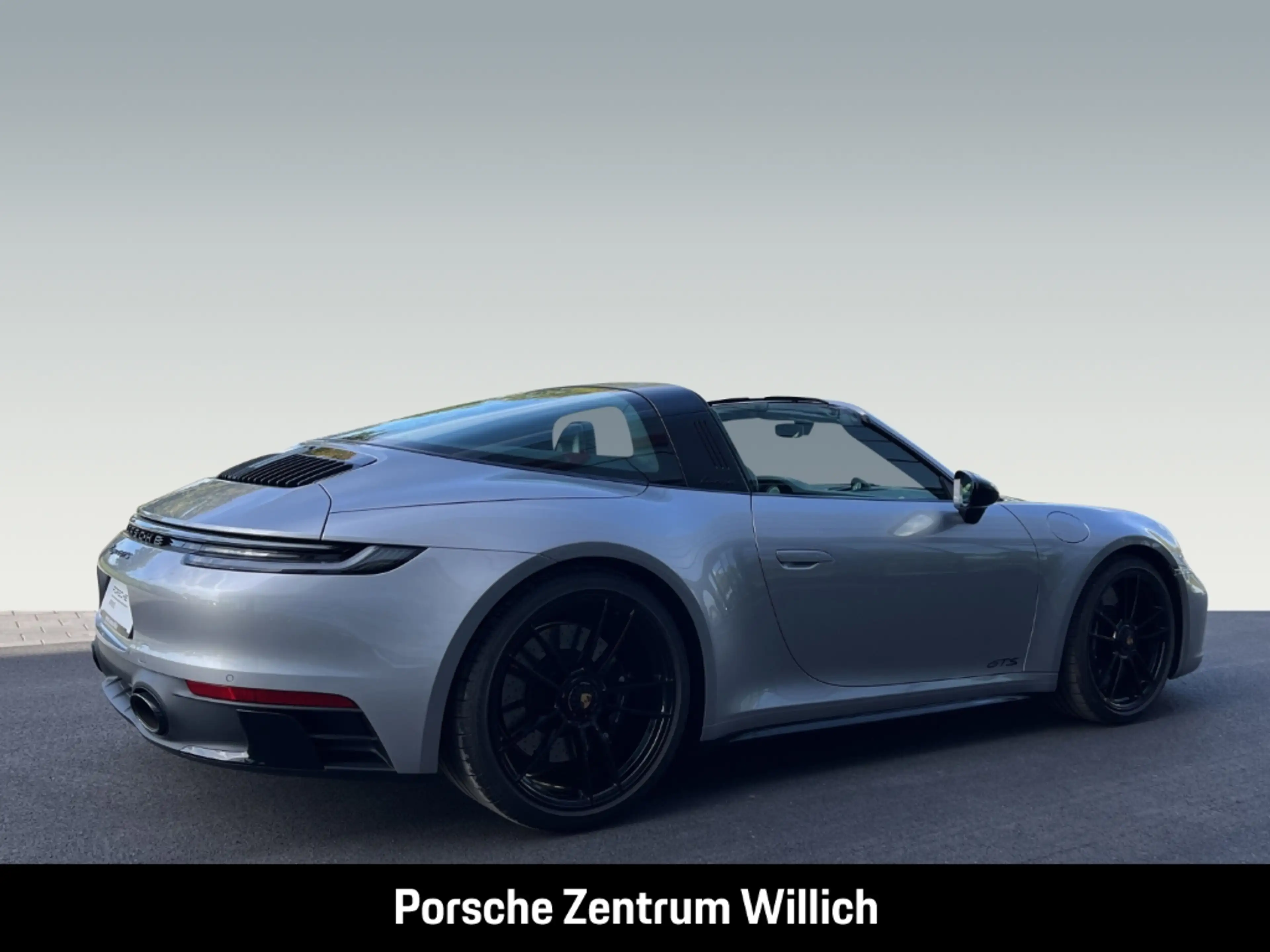 Porsche 992 (911) Targa 4 GTS — photo 6
