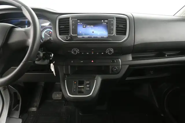 Peugeot e-Expert view 13