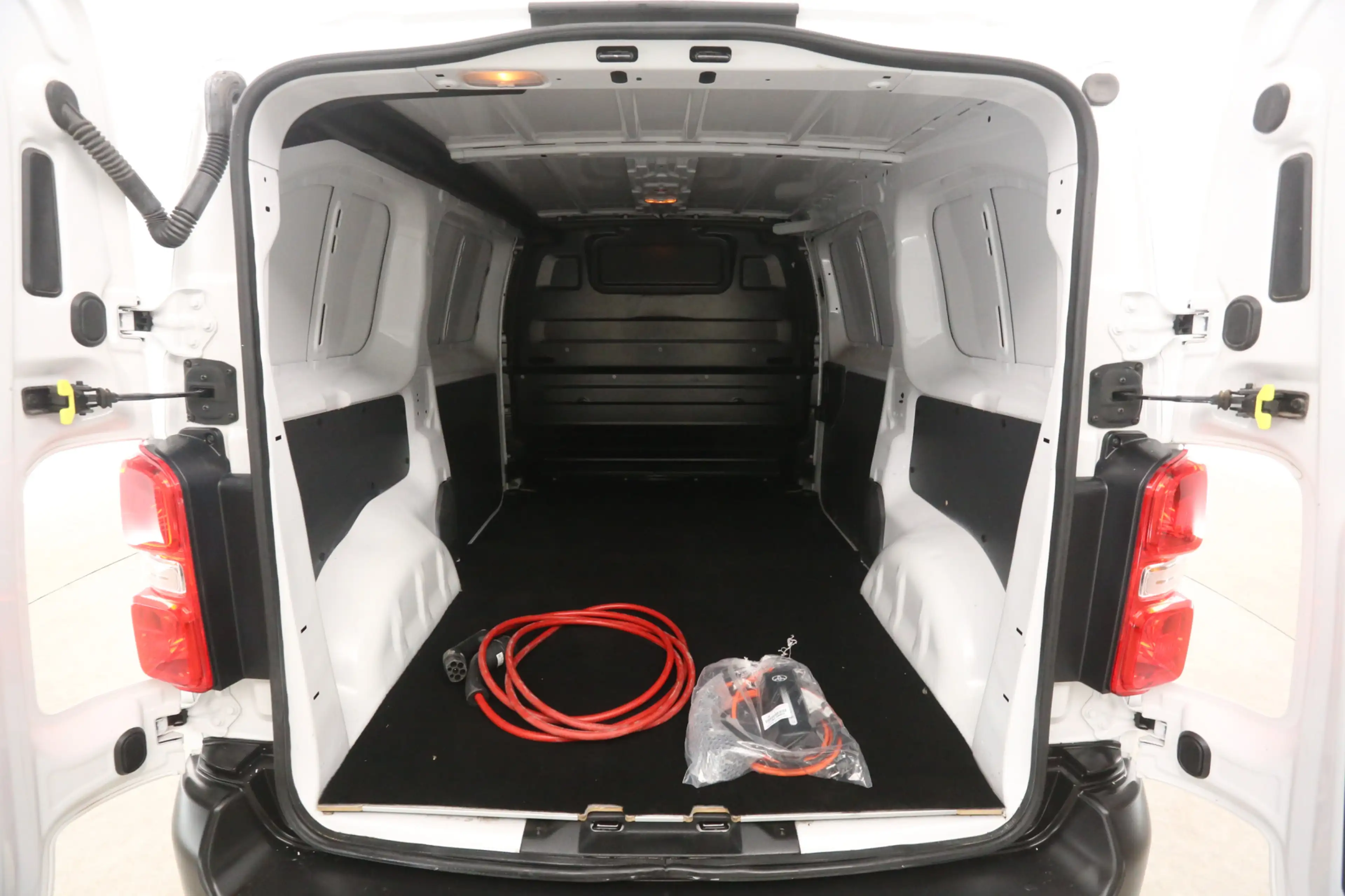 Peugeot e-Expert Toyota ProAce 75 kWh Extra Range L2H1 | Snelladen — photo 3