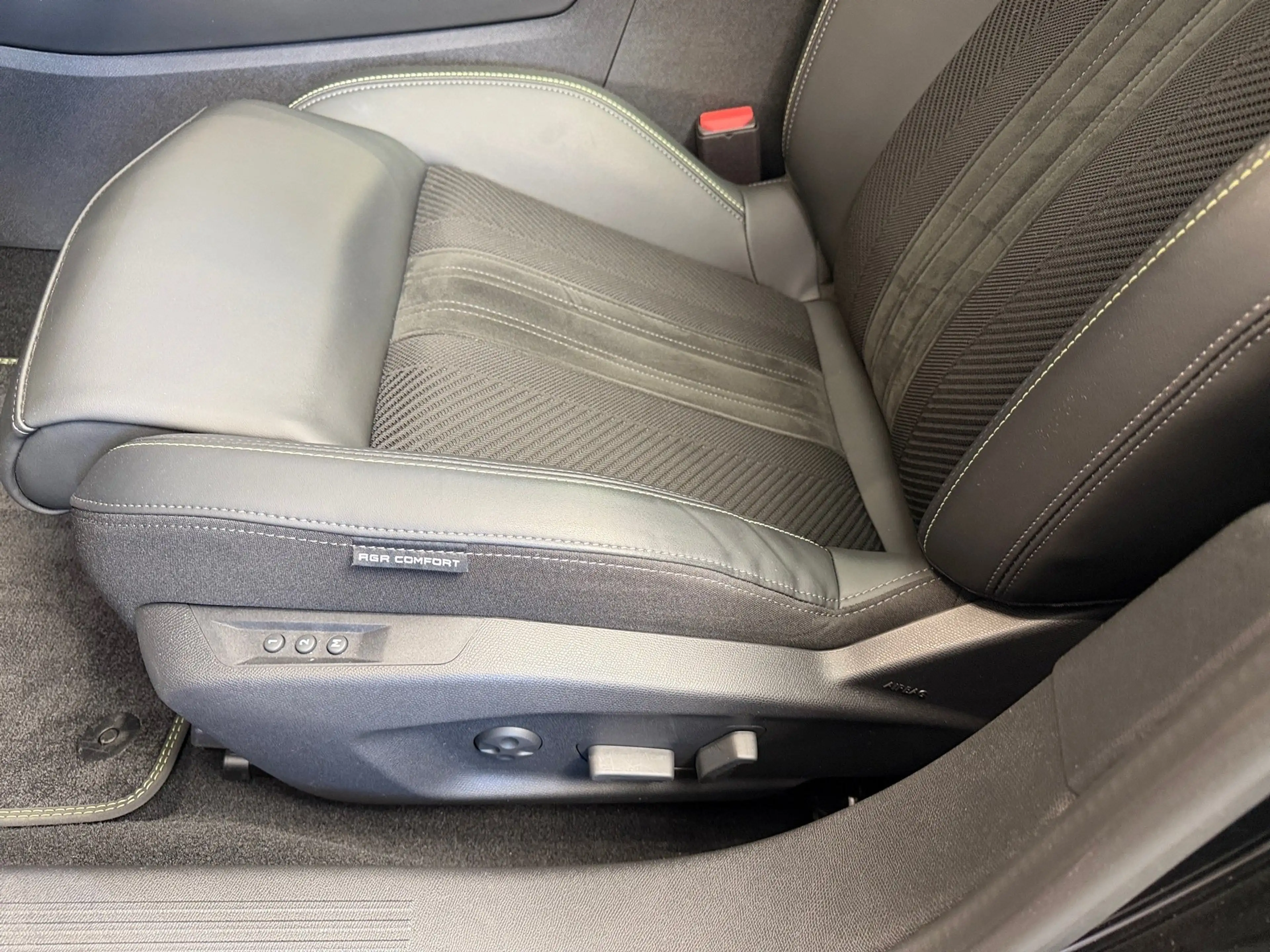 Peugeot 408 PureTech 130 EAT8 GT ACC KeyLess LED Navi PDC — photo 7