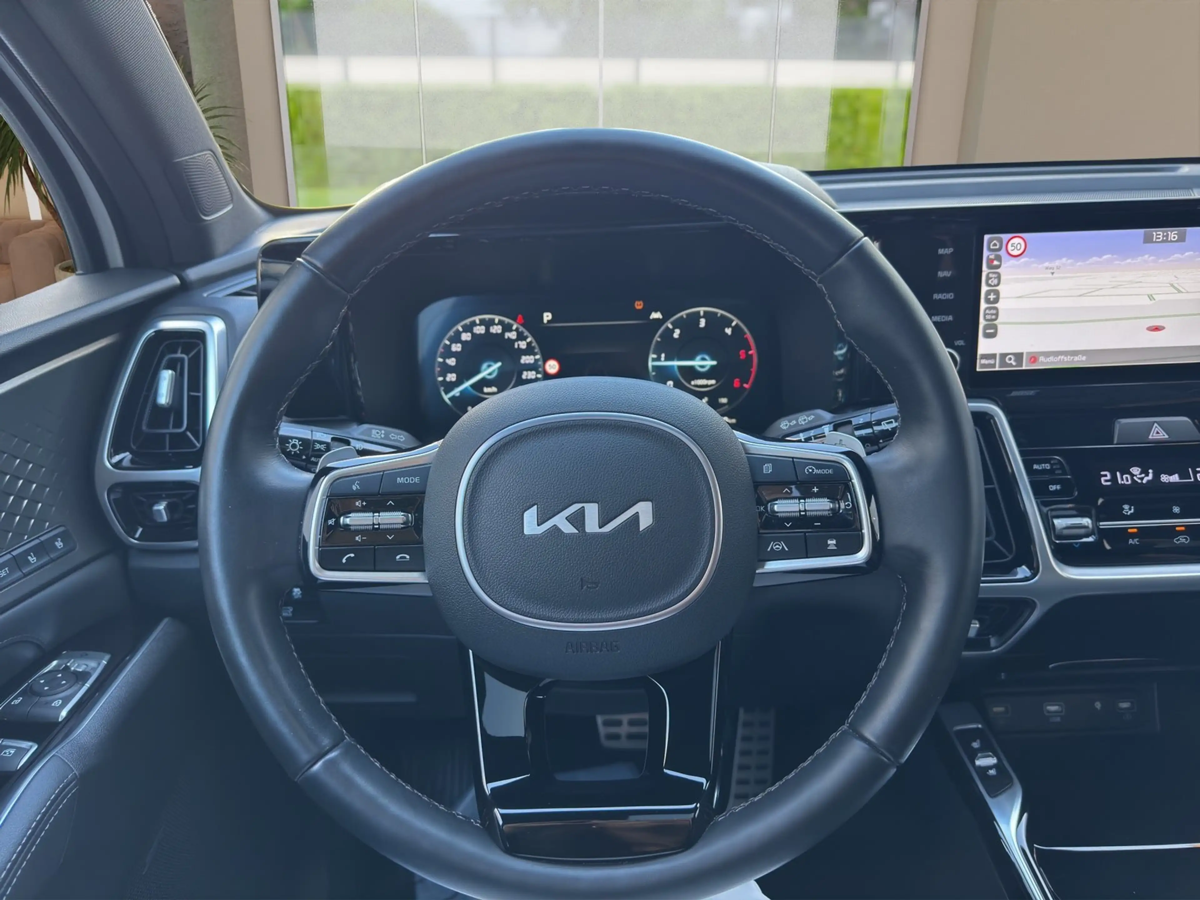 Kia Sorento 2.2 CRDi 4WD Platinum Pano — photo 9