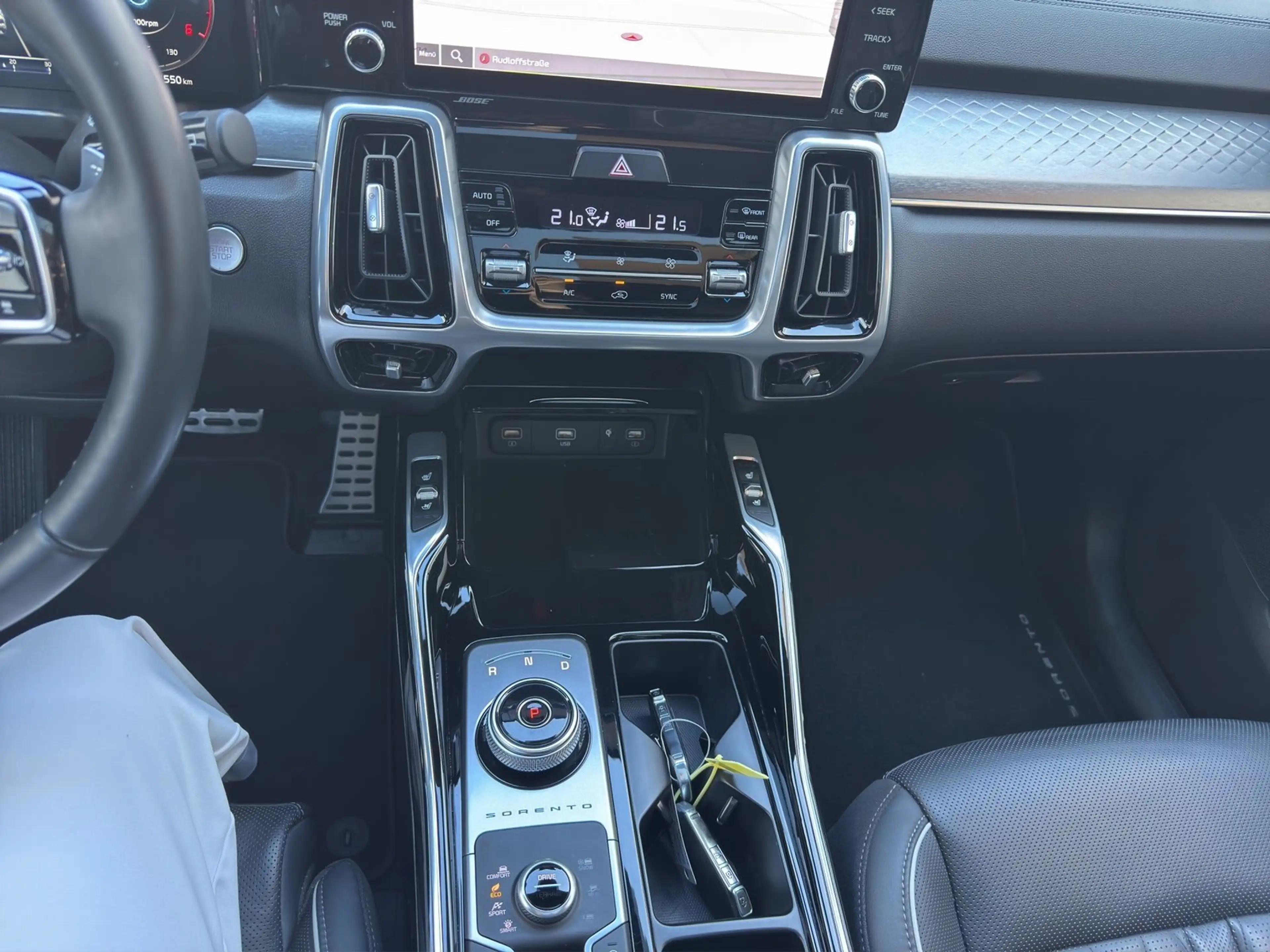 Kia Sorento 2.2 CRDi 4WD Platinum Pano — photo 11
