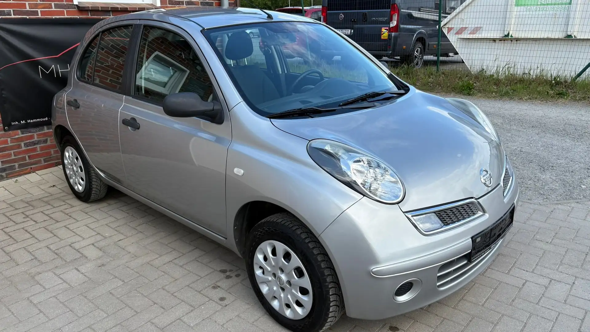 Nissan Micra *1.Hand*Wenig KM*Allwetter*Sparsam*Finanzierung* Gri - 2