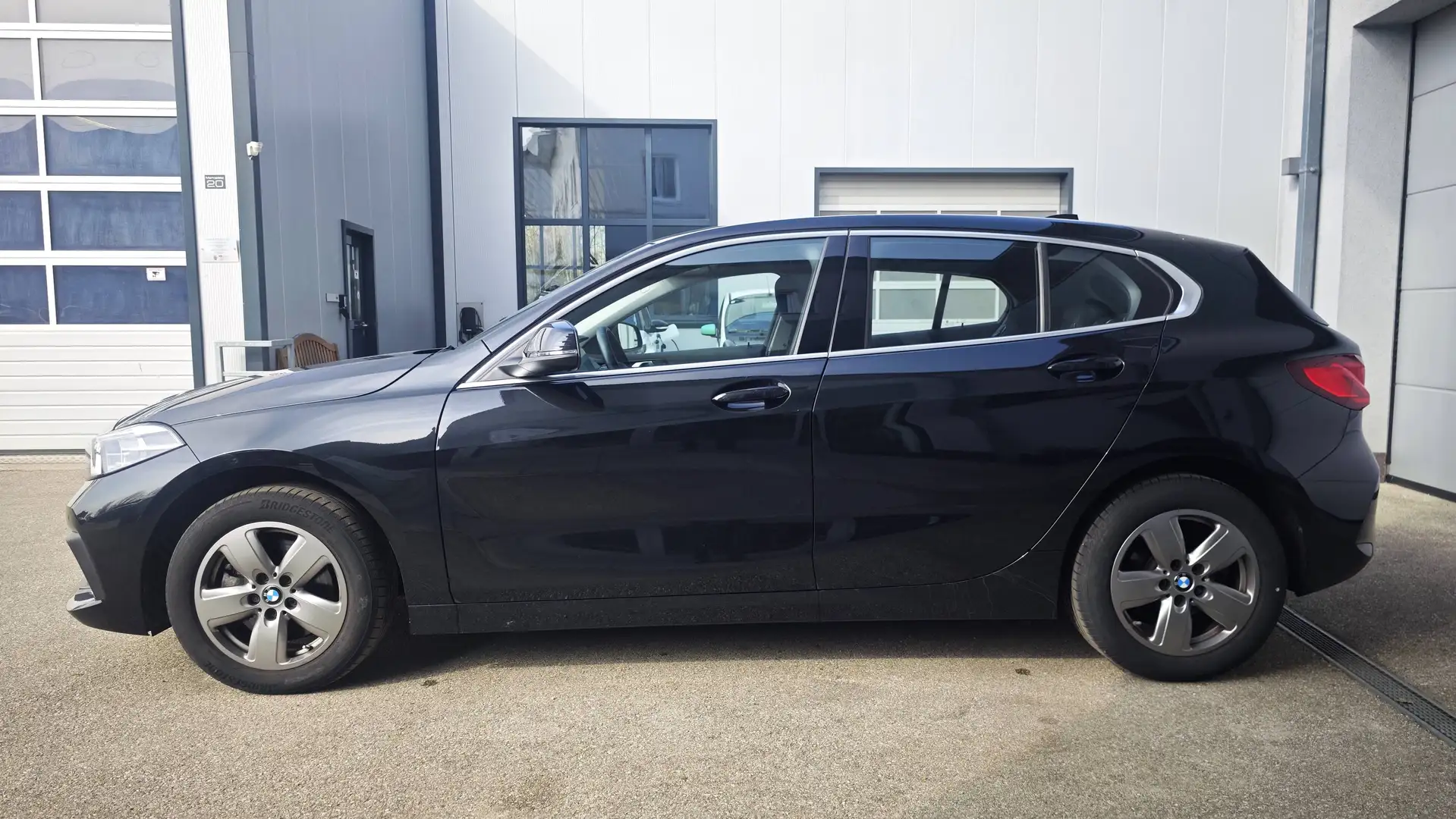 BMW 116 d Advantage 1. Besitz, wenig KM NP € 38.014,- Schwarz - 2