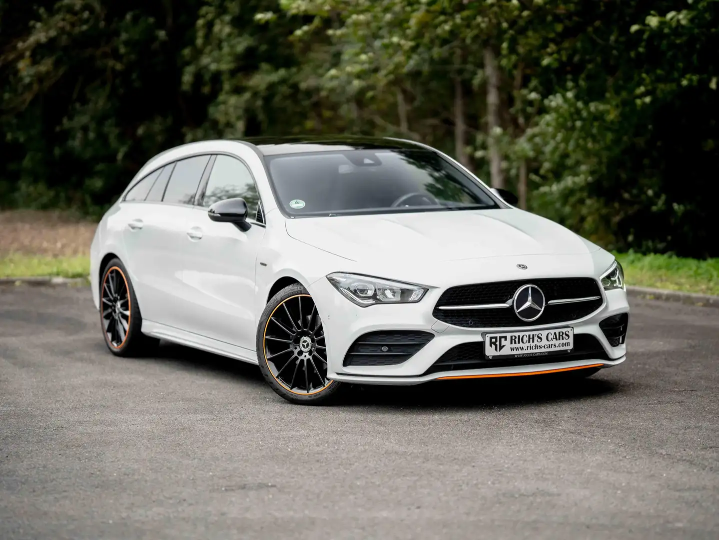 Mercedes-Benz CLA 180 CLA 180 Shooting Brake 7G-DCT AMG Edition 1 Wit - 1