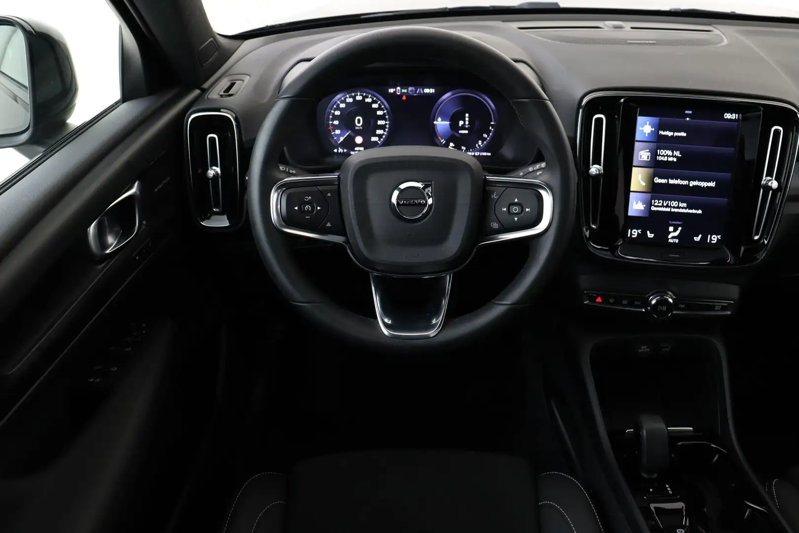 Volvo XC40 T4 PLUG-IN HYBRID ULTIMATE DARK -PANO.DAK|HARMAN/K Zwart - 2