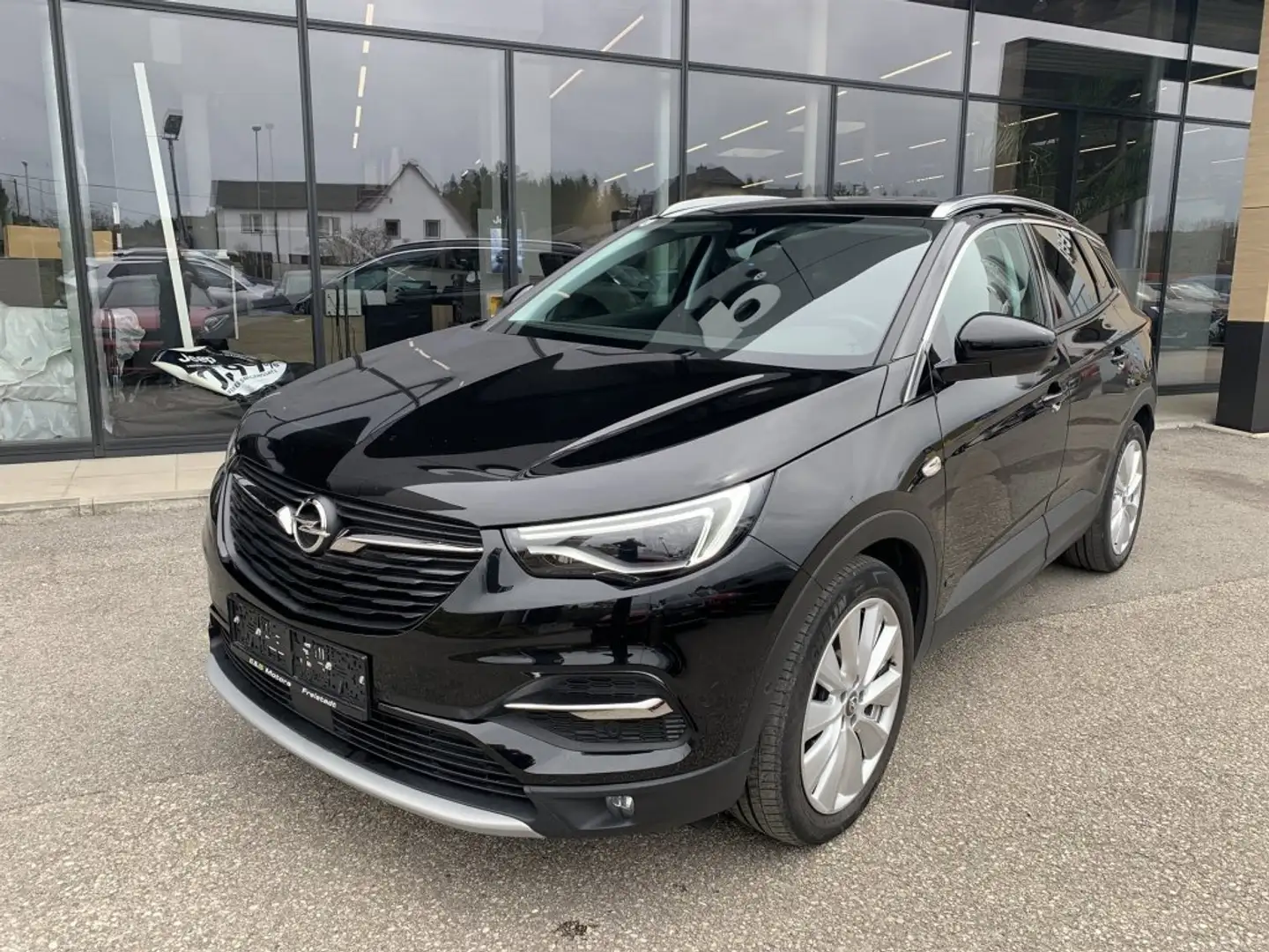 Opel Grandland X PHEV Innov. 1.6 AWD Schwarz - 1