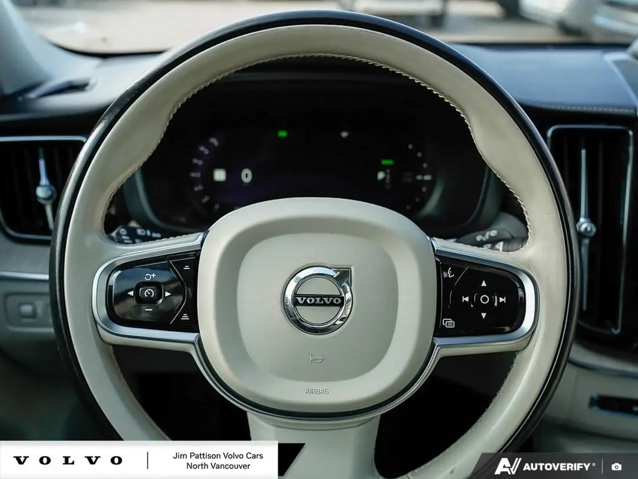 Volvo XC60 снимка Volvo XC60