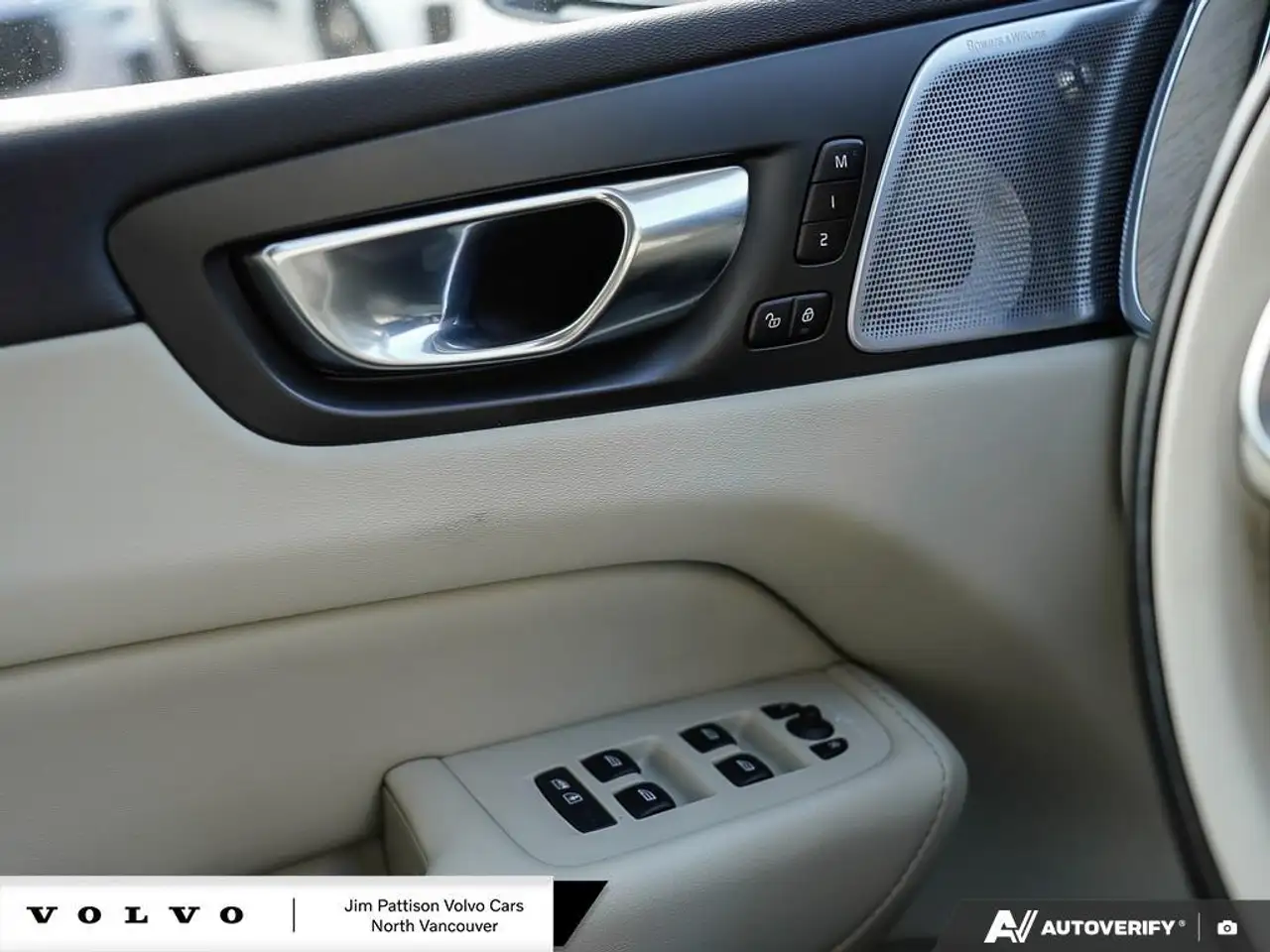 Volvo XC60 снимка Volvo XC60