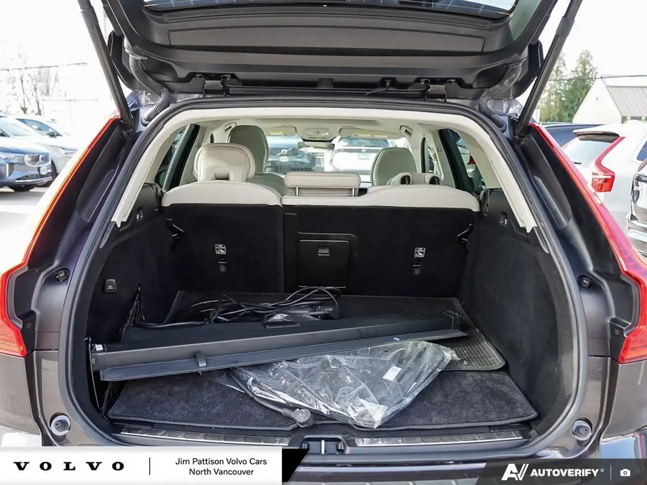 Volvo XC60 снимка Volvo XC60