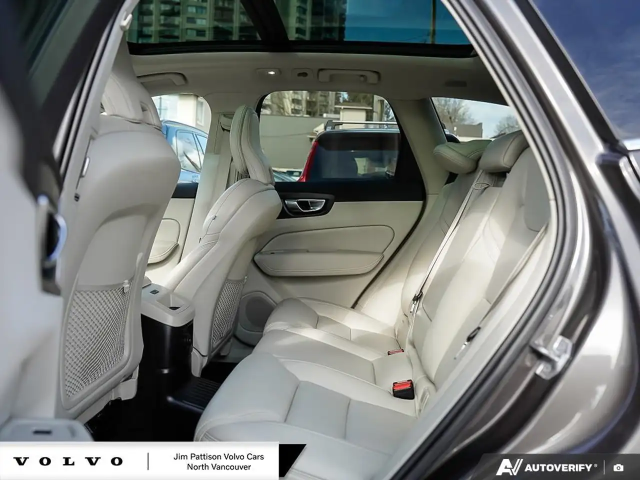 Volvo XC60 снимка Volvo XC60