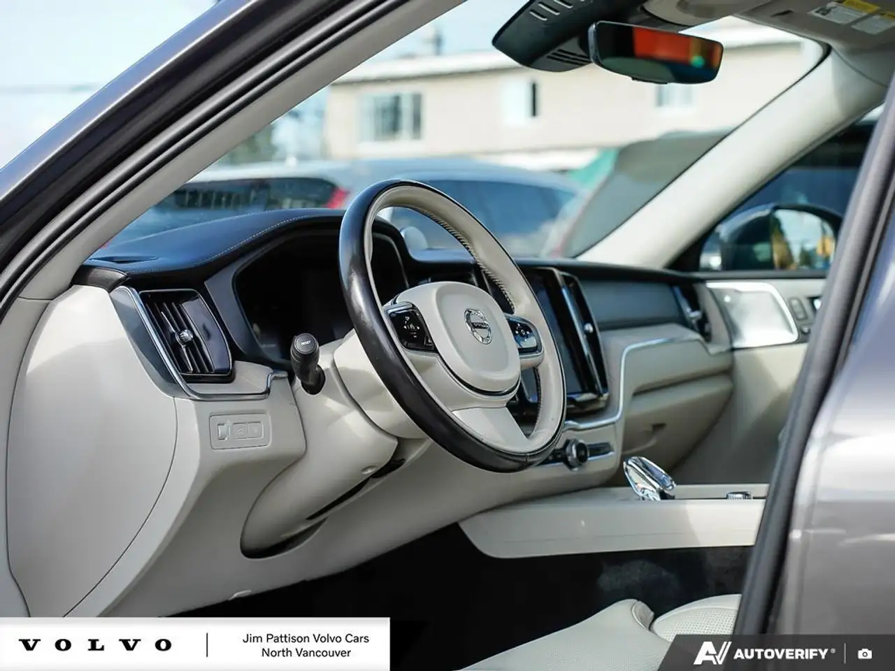 Volvo XC60 снимка Volvo XC60